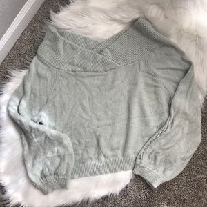 Off the shoulder sweater 😍
